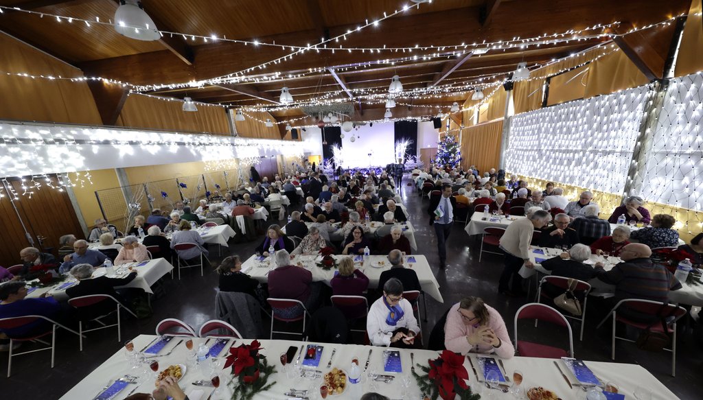 190 CONVIVES AU REPAS MUSICAL DES AINÉS.
