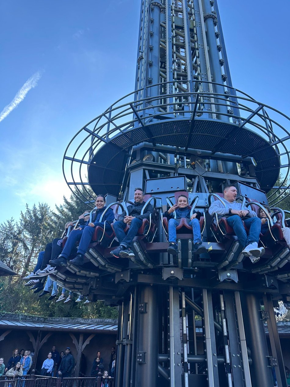 LA DEUXIÈME DE STAGE DE L’ECOLE DES SPORTS AVEC UNE SORTIE AU PARC D’ATTRACTION DE NIGLOLAND.