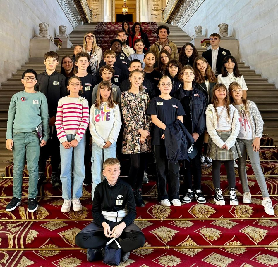 UNE DÉLÉGATION PARONNAISE ACCUEILLIE AU SÉNAT