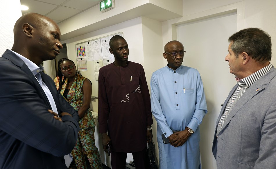 VISITE D’UNE DÉLÉGATION SÉNÉGALAISE DU MINISTÈRE DE LA JUSTICE À PARON.