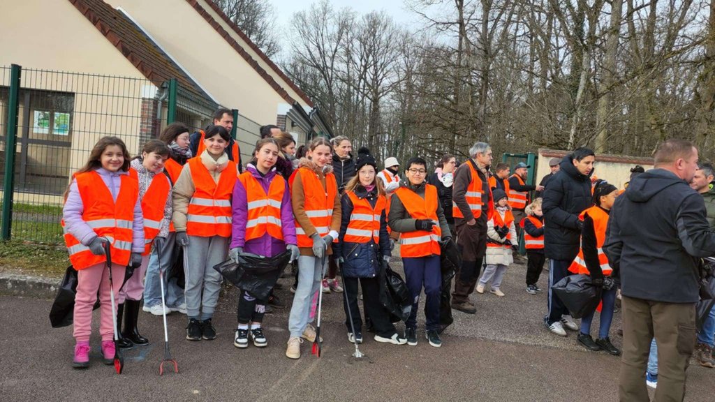 JOURNÉE RAMASSAGE DES DÉCHETS ORGANISÉ PAR LE CMJ ET LES CHASSEURS DE PARON