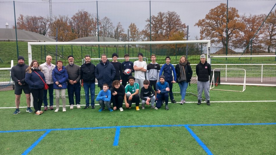 PARTENARIAT ENTRE LA MAIRIE DE PARON, LA PLATEFORME ENFANCE DE L’APAJH ET LE FOOTBALL CLUB DE PARON