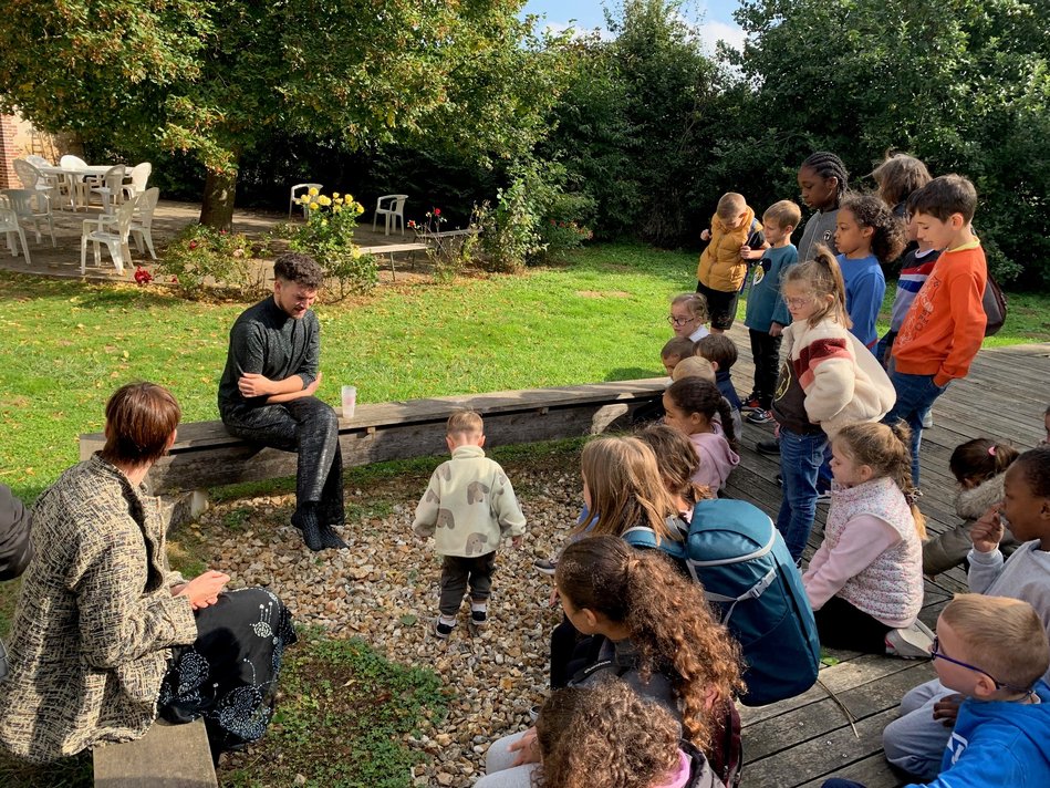 LES ENFANTS DU CENTRE DE LOISIRS À LA FERME DU GRAND BÉON